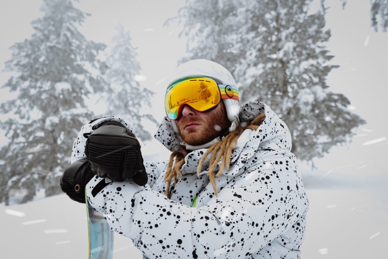 What You Should Wear To Keep Warm While Snowboarding – Hot Chillys